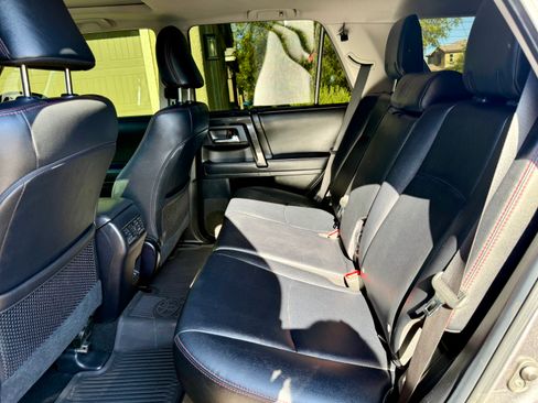 Used 2021 Toyota 4Runner TRD Off-Road Premium w/ Moonroof Package AWD/4WD image 19
