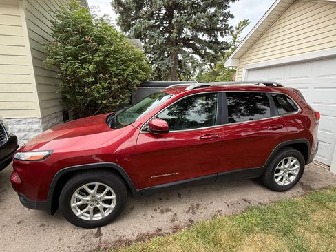 Used 2015 Jeep Cherokee Latitude w/ Cold Weather Group FWD image 2