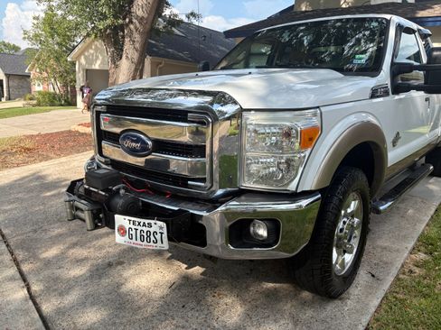 Used 2011 Ford F250 Lariat w/ Lariat Interior Pkg AWD/4WD image 1