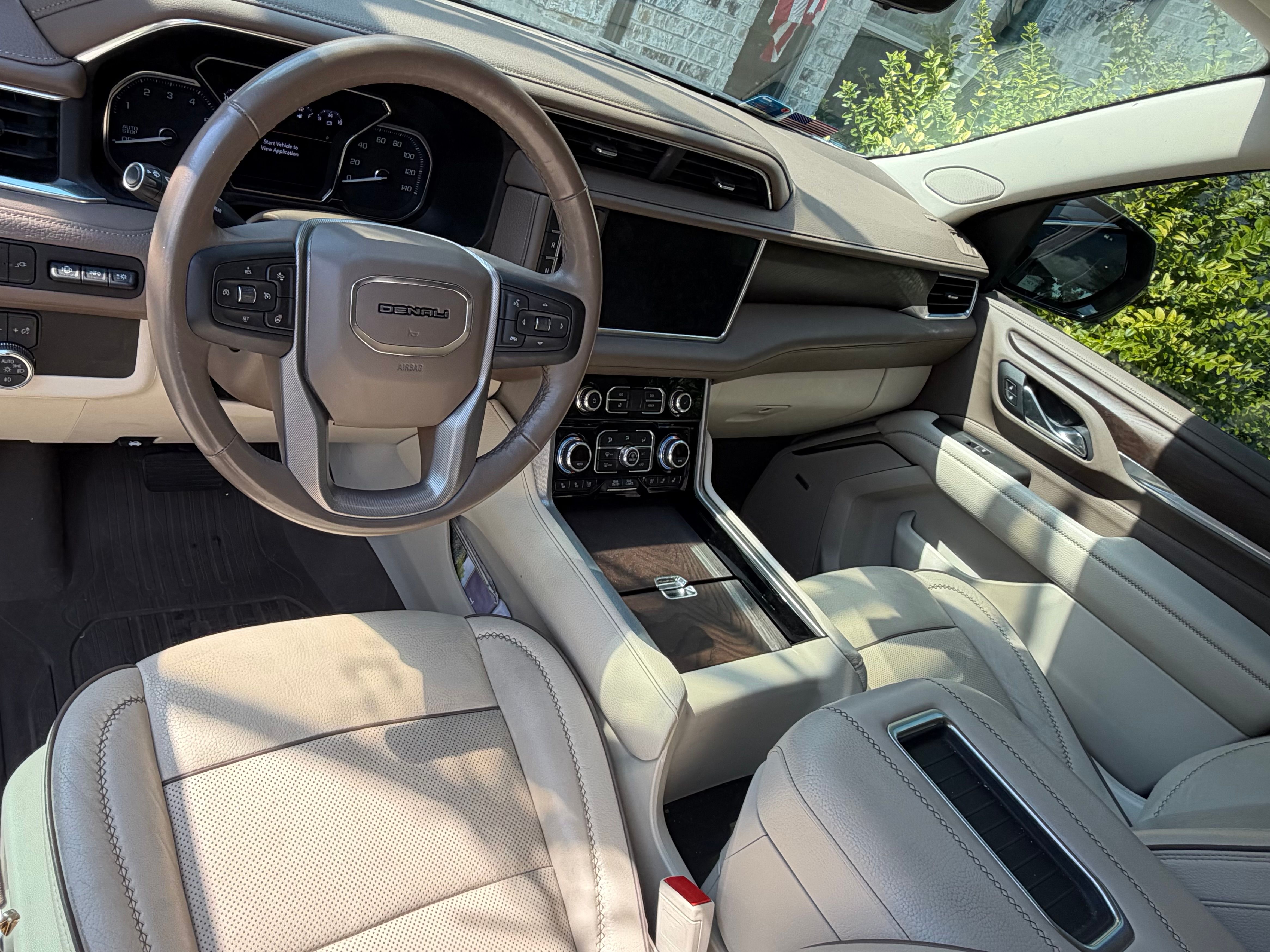 Used 2021 GMC Yukon Denali w/ Denali Premium Package AWD/4WD image 6