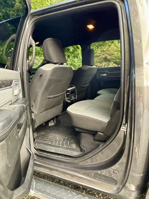 Used 2022 RAM 2500 Big Horn w/ Level C Equiment Group AWD/4WD image 8
