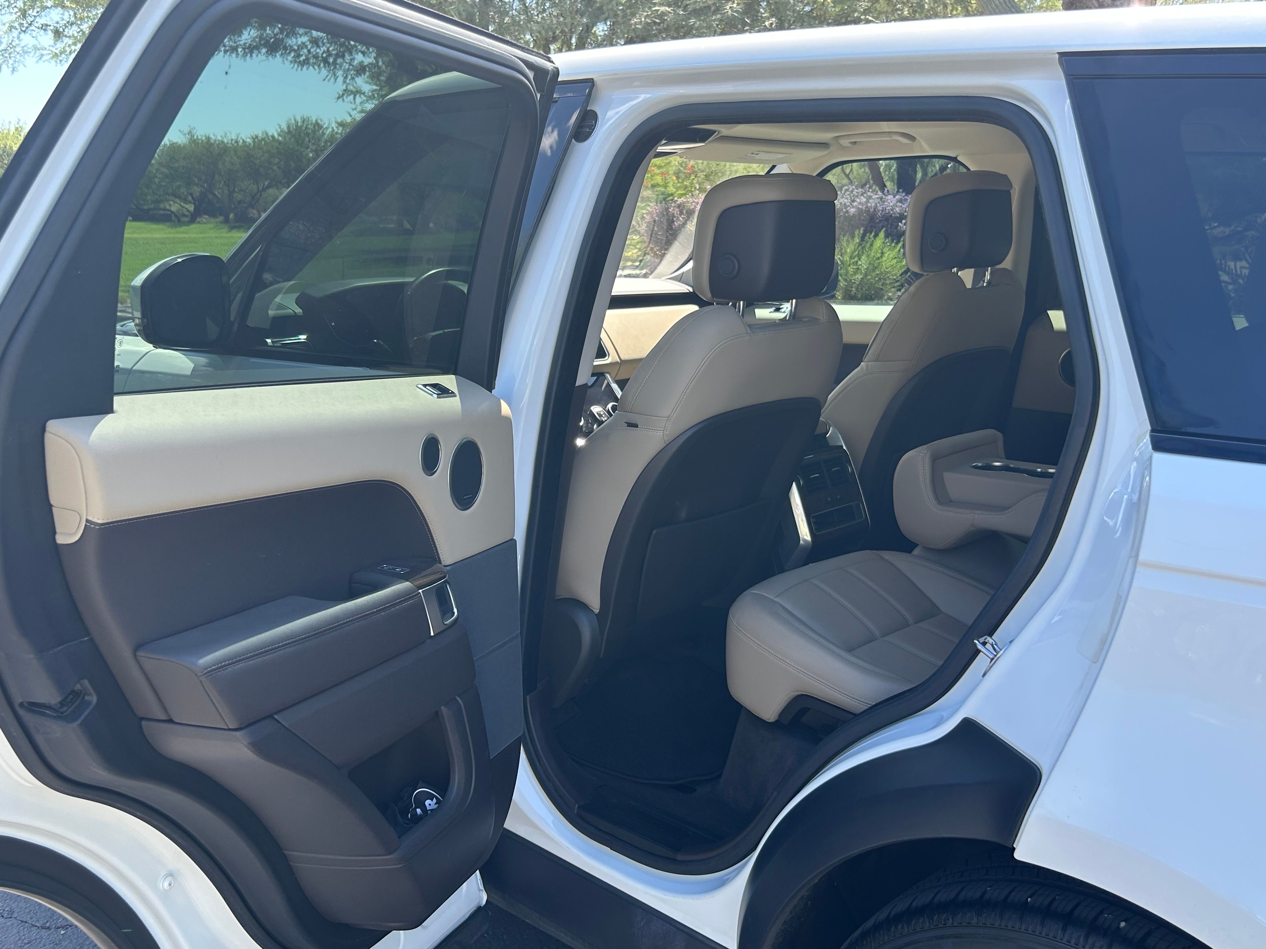 Used 2019 Land Rover Range Rover Sport SE AWD/4WD image 9