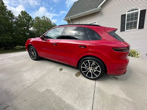 Used 2021 Porsche Cayenne Turbo AWD/4WD image 10