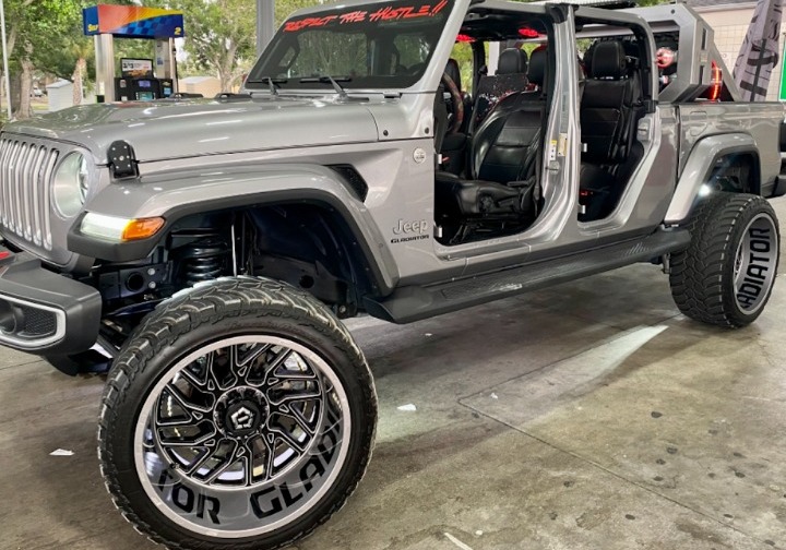 Used 2020 Jeep Gladiator Overland AWD/4WD image 9
