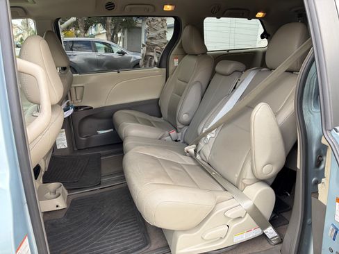 Used 2017 Toyota Sienna XLE w/ XLE Navigation Package image 13