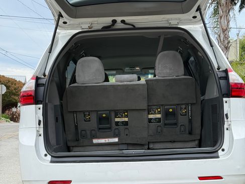 Used 2015 Toyota Sienna LE FWD image 12