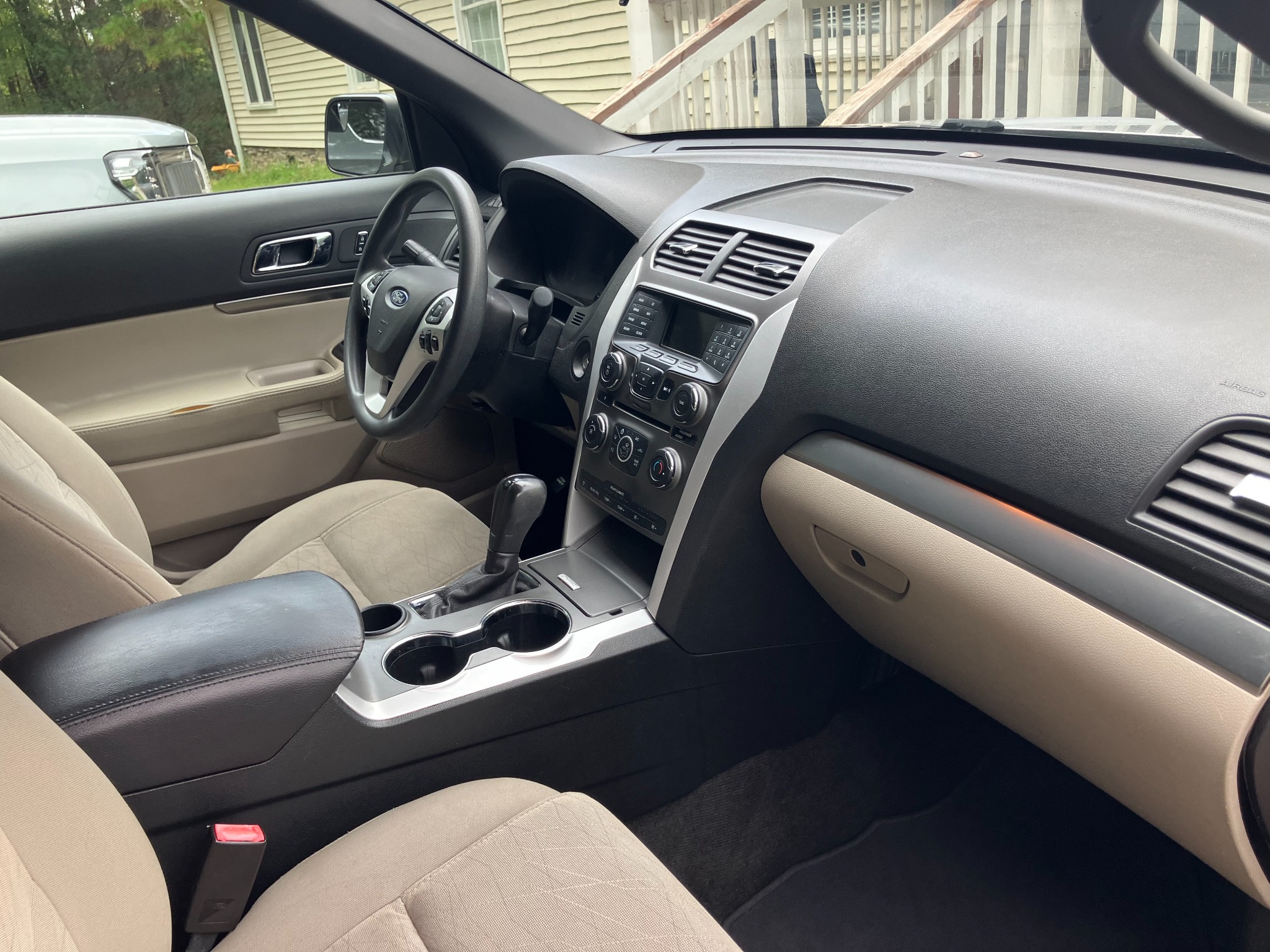Used 2015 Ford Explorer FWD image 9