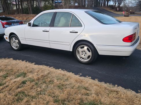 Used 1998 Mercedes-Benz E 320 4MATIC Sedan image 22