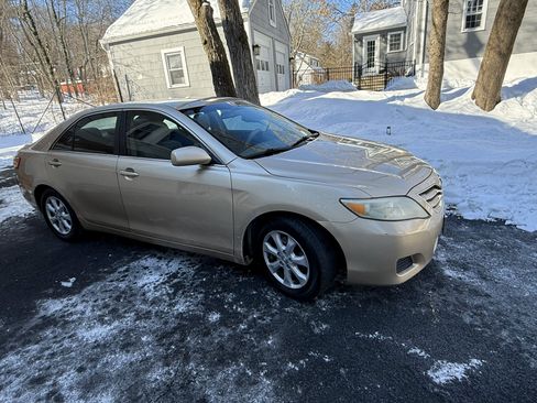 Used 2011 Toyota Camry LE w/ LE Extra-Value Pkg image 1