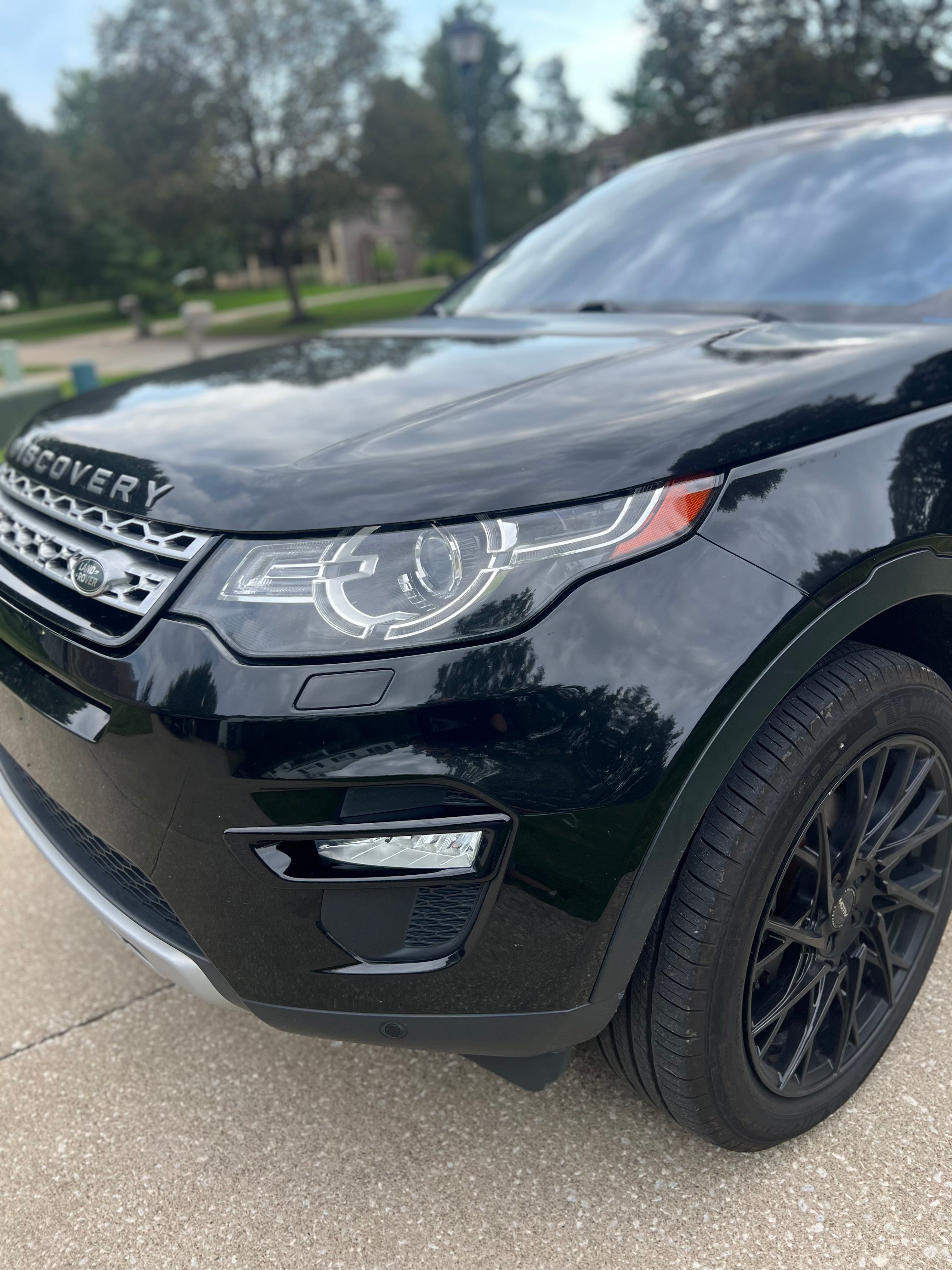 Used 2017 Land Rover Discovery Sport HSE AWD/4WD image 2