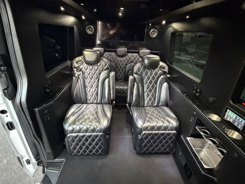 Used 2019 Mercedes-Benz Sprinter 4x4 170 w/ Driver Convenience Package image 13