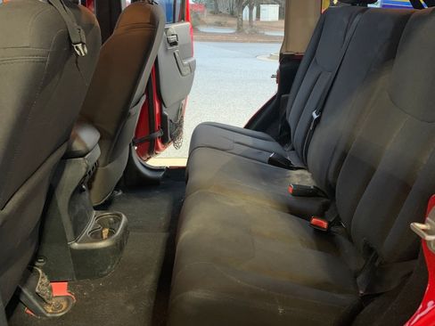 Used 2018 Jeep Wrangler Unlimited Sport S image 11