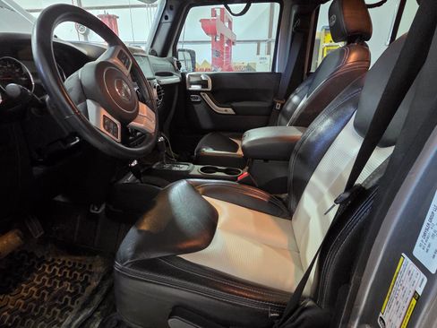 Used 2013 Jeep Wrangler Unlimited Rubicon w/ Connectivity Group image 13