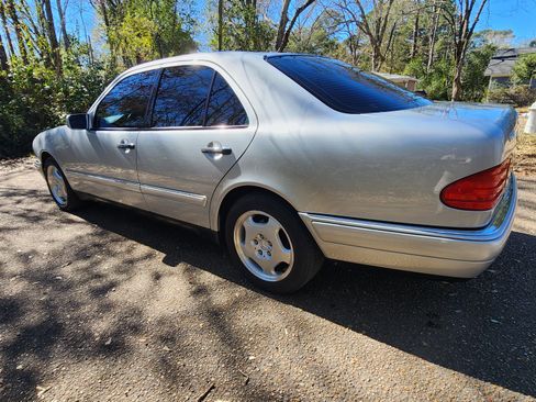 Used 1997 Mercedes-Benz E 420 Sedan image 4