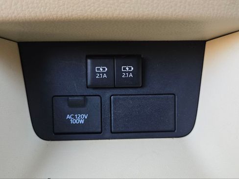 Used 2018 Toyota Highlander XLE image 24