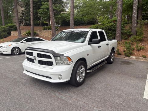 Used 2015 RAM 1500 Express RWD image 4