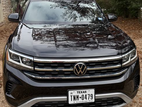 Used 2020 Volkswagen Atlas Cross Sport SE w/ Panoramic Sunroof Package image 4