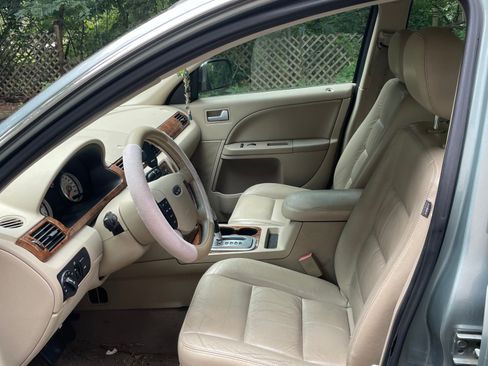Used 2005 Ford Five Hundred Limited AWD/4WD image 5