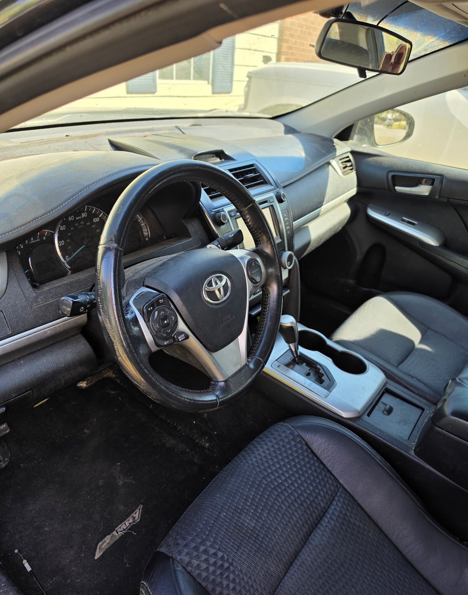 Used 2014 Toyota Camry SE FWD image 5