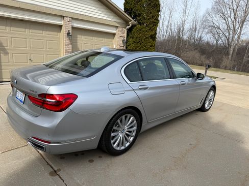 Used 2019 BMW 740i xDrive AWD/4WD image 8