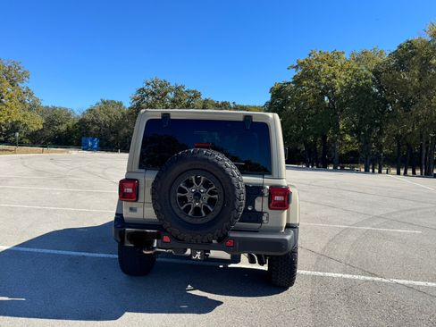 Used 2022 Jeep Wrangler Unlimited Rubicon w/ Trailer Tow Package image 6