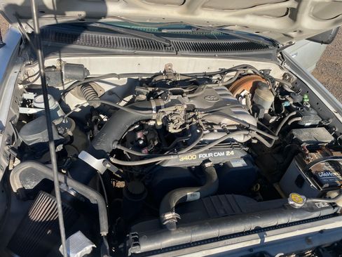 Used 2001 Toyota Tacoma Limited image 13