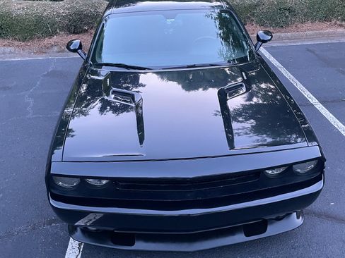Used 2013 Dodge Challenger R/T RWD image 2