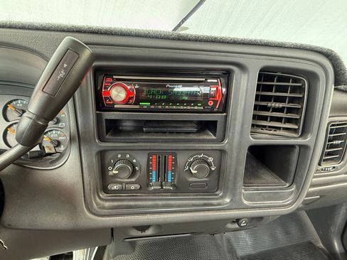 Used 2005 GMC Sierra 1500 W/T RWD image 13