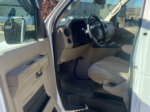 Used 2011 Ford E-350 and Econoline 350 XLT image 10