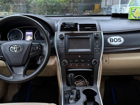 Used 2016 Toyota Camry LE image 9