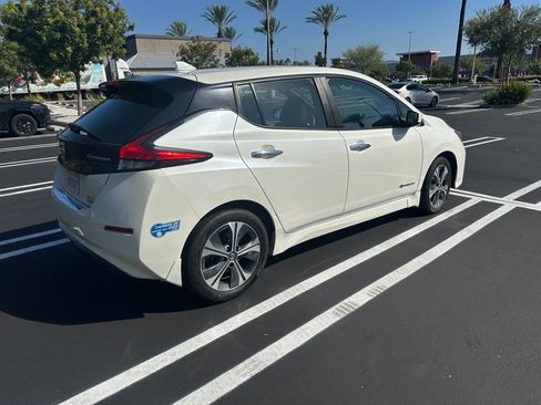 Used 2019 Nissan Leaf SV Plus w/ SV All Weather Package FWD image 8
