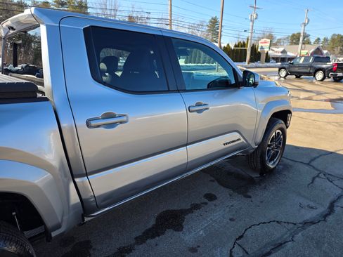Used 2025 Toyota Tacoma TRD Sport w/ TRD Sport Premium Package image 2