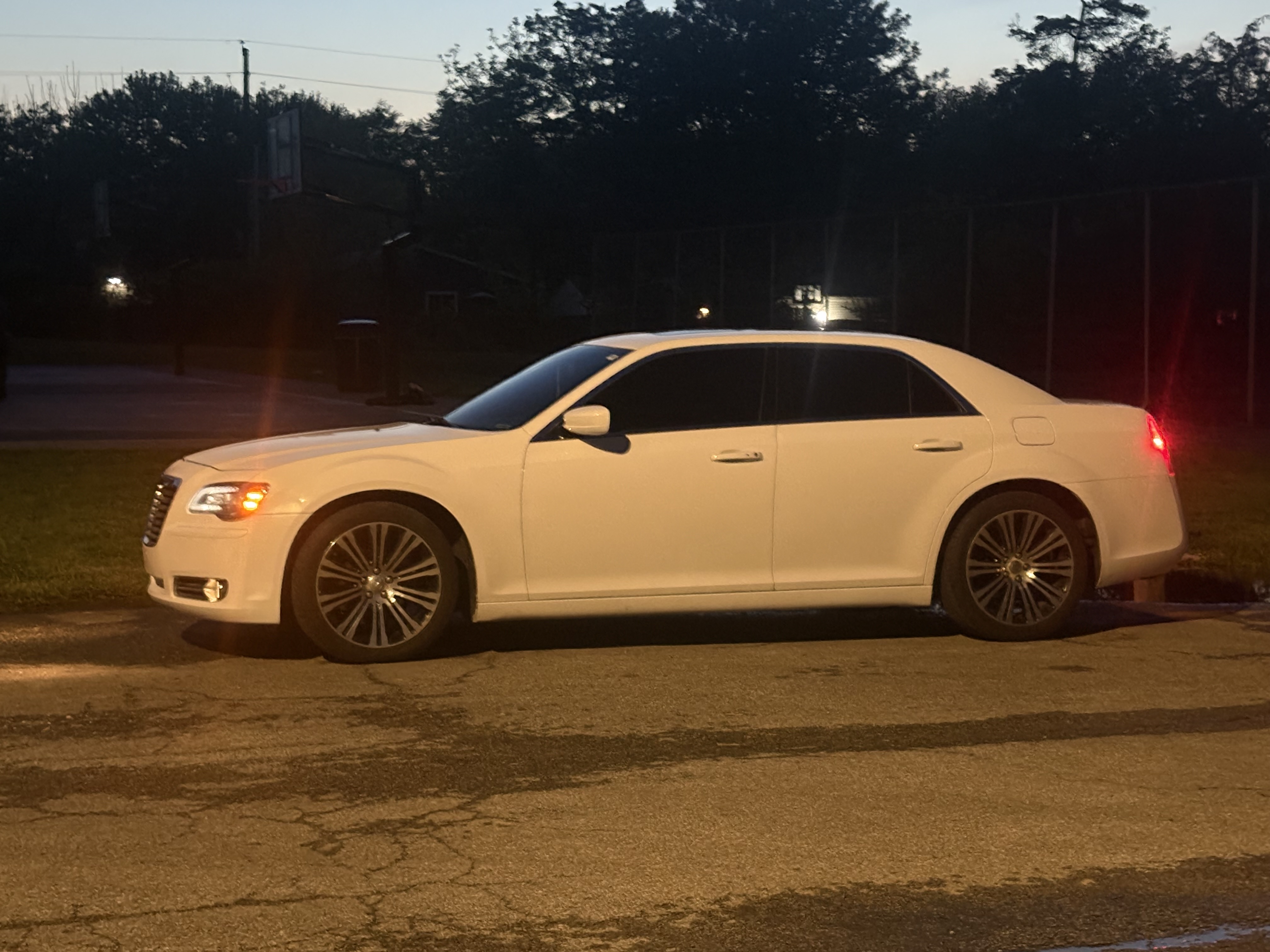 Used 2014 Chrysler 300 S RWD image 13