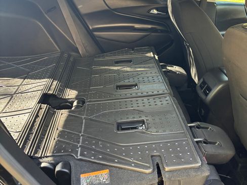 Used 2018 Chevrolet Equinox LT FWD image 10