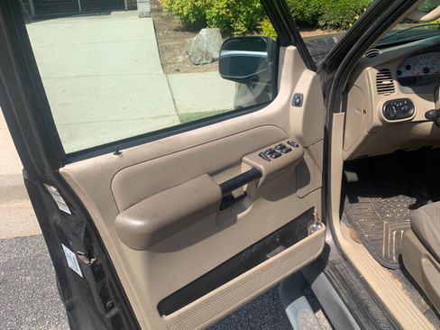 Used 2005 Ford Explorer Sport Trac XLT RWD image 12