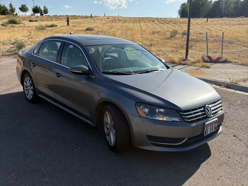 Used 2012 Volkswagen Passat 2.5 SEL Premium FWD image 2