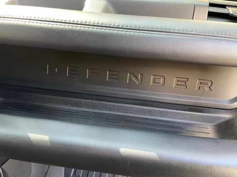 Used 2023 Land Rover Defender 110 image 29