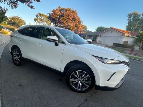 Used 2022 Toyota Venza LE AWD/4WD image 32