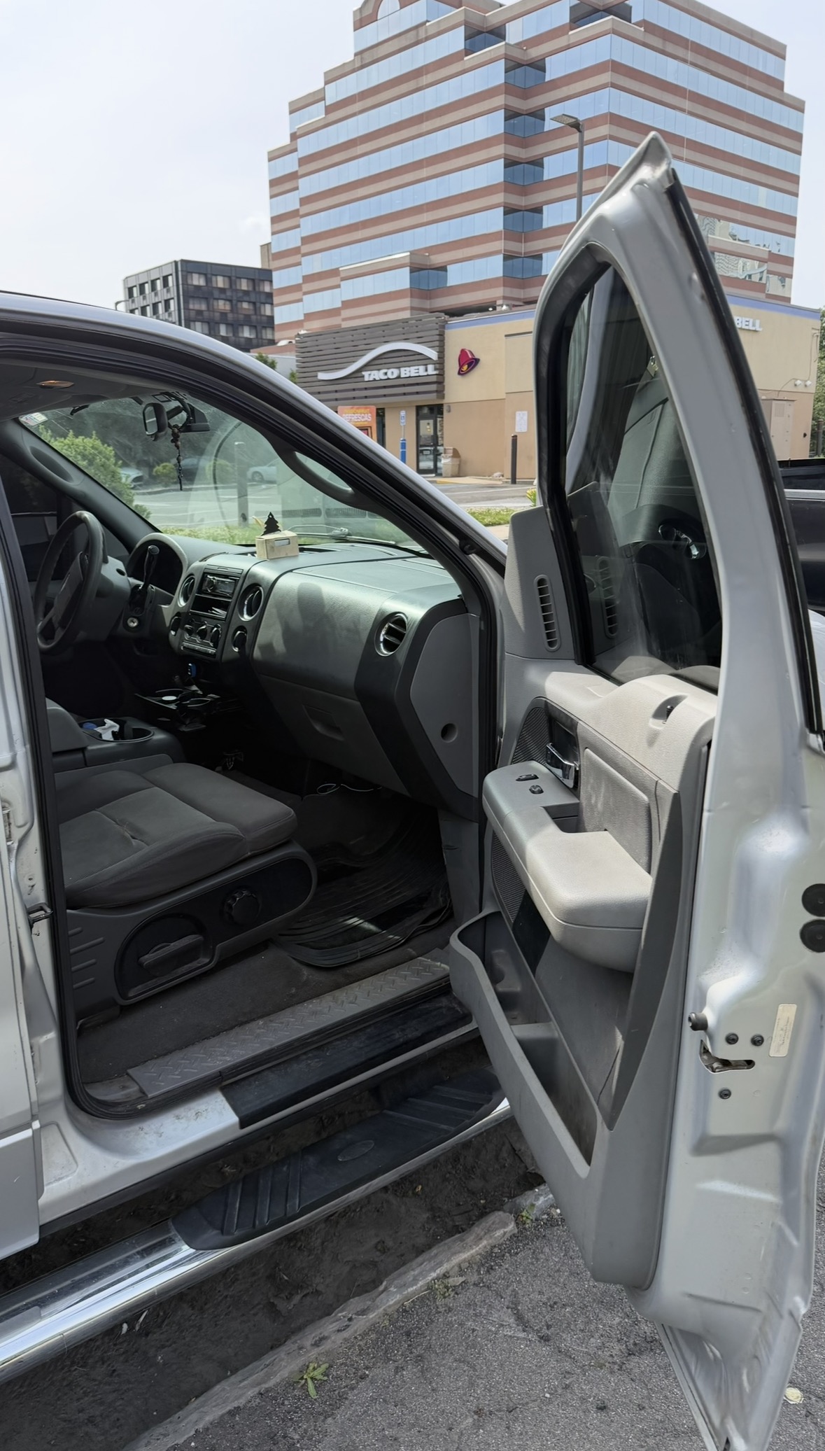 Used 2005 Ford F150 Lariat AWD/4WD image 5