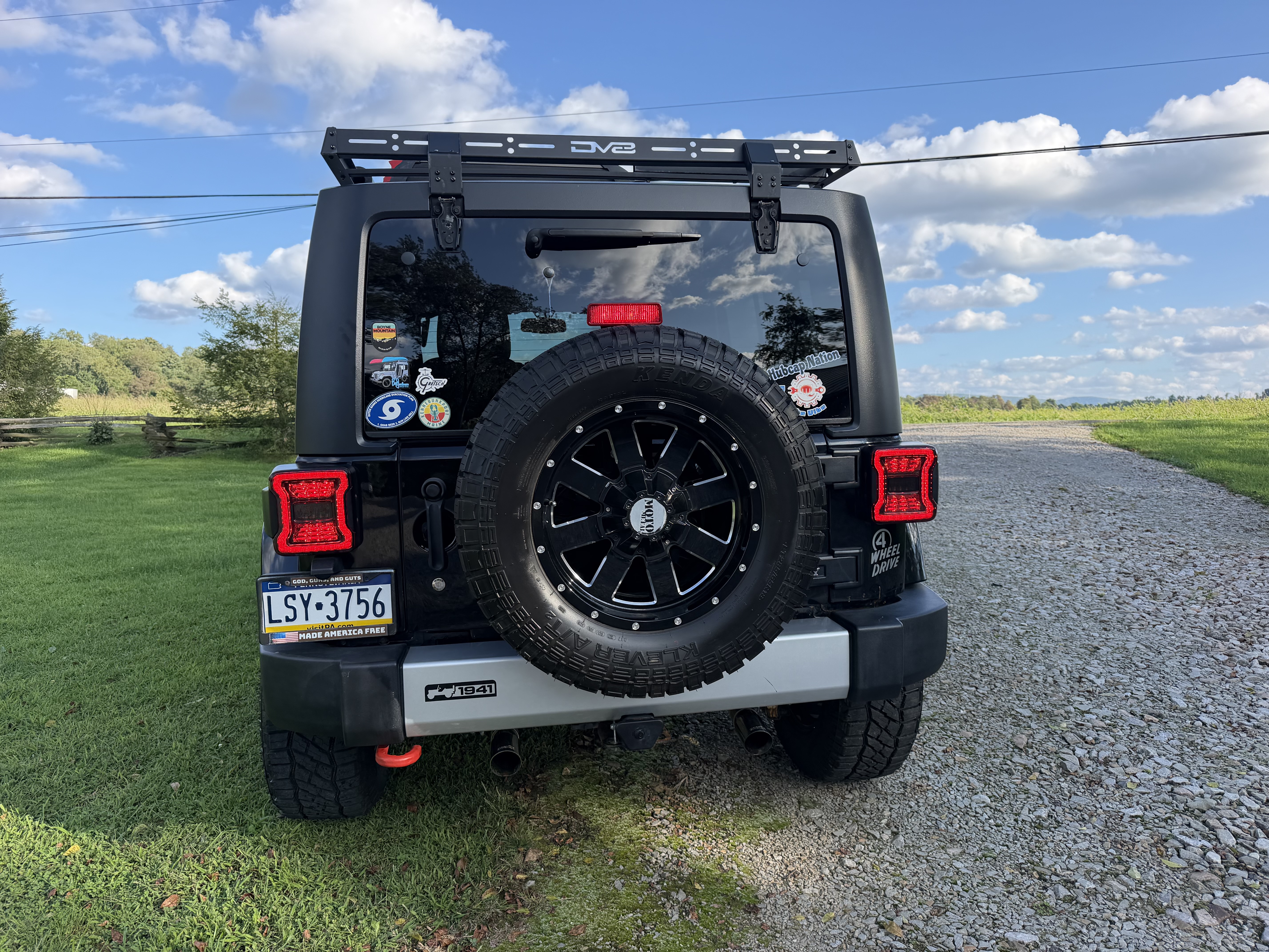 Used 2013 Jeep Wrangler Unlimited Sahara w/ Dual Top Group AWD/4WD image 8