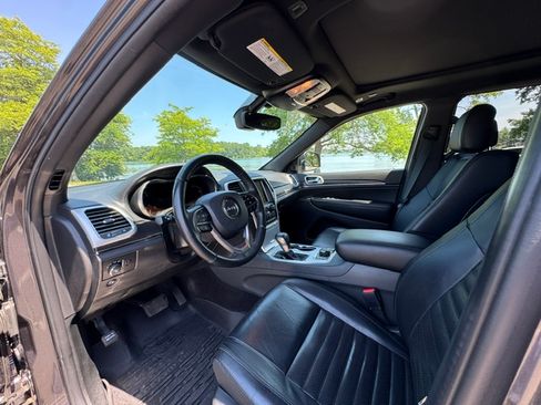 Used 2018 Jeep Grand Cherokee Limited AWD/4WD image 12
