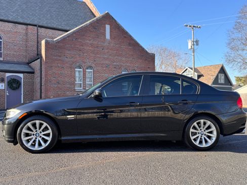 Used 2010 BMW 328i xDrive 328i xDrive Sedan 4D image 2