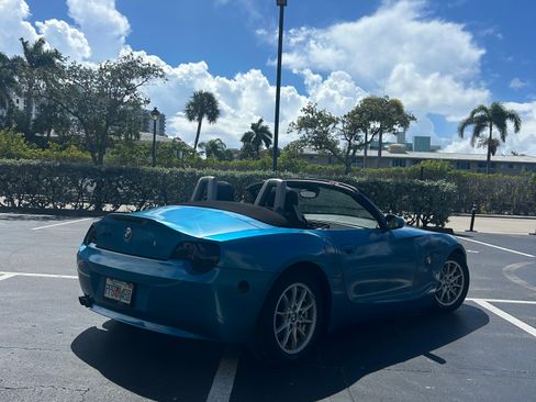 Used 2005 BMW Z4 2.5i image 9