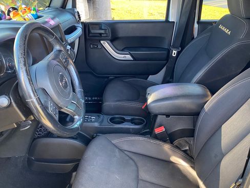 Used 2015 Jeep Wrangler Unlimited Sahara w/ Connectivity Group image 8