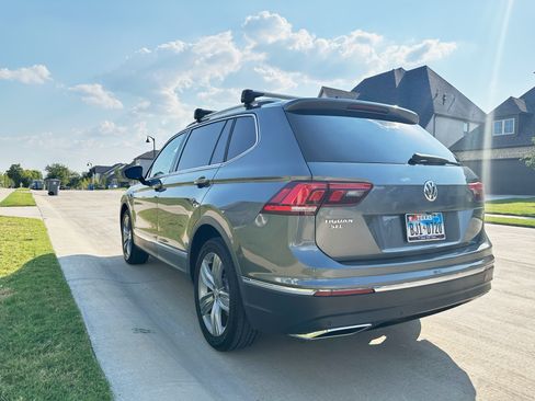 Used 2018 Volkswagen Tiguan SEL Premium image 4