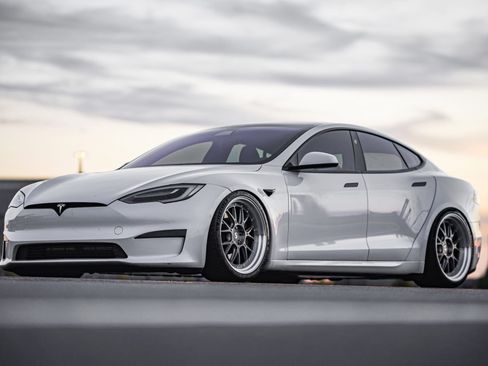 Used 2022 Tesla Model S Plaid image 4