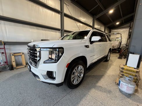 Used 2022 GMC Yukon XL SLT w/ SLT Premium Package AWD/4WD image 6