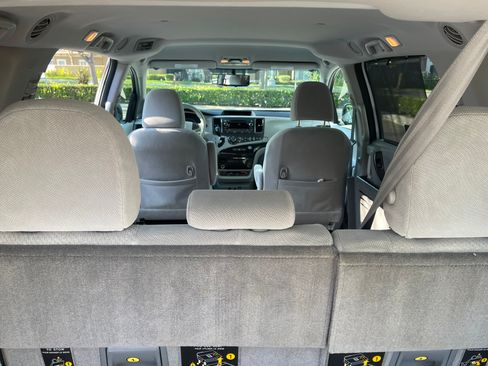 Used 2013 Toyota Sienna LE FWD image 6