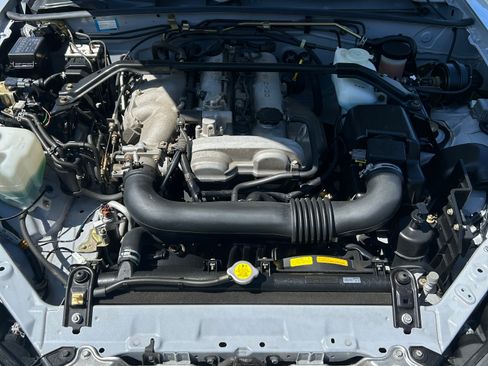 Used 2003 MAZDA MX-5 Miata LS RWD image 2