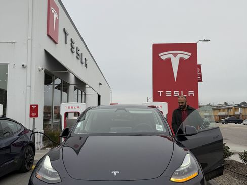 Used 2025 Tesla Model Y Long Range image 2